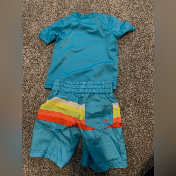 Boys 2T Rashguard & swim trunks - Picture 2 of 4